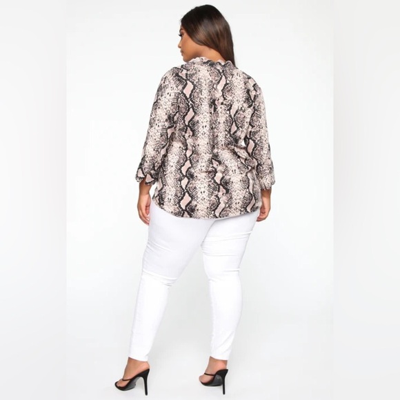 Fashion Nova Chic Snake Print Top - Picture 9 of 9